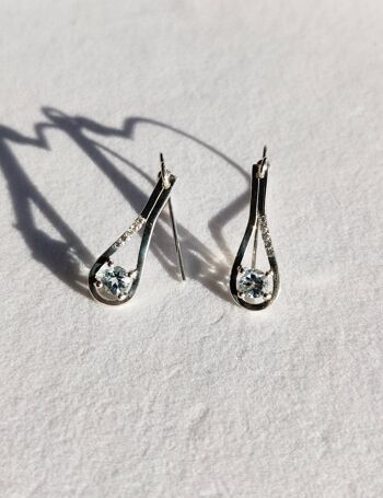 Boucles d'oreilles pendantes Aqua en argent avec diamant 1