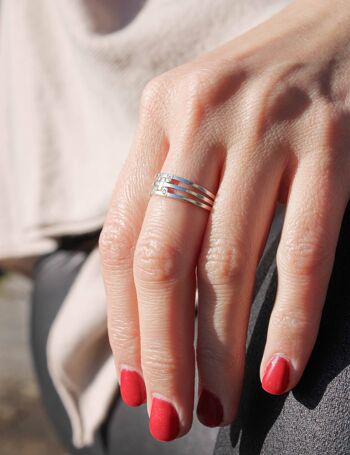 Bague empilable délicate en argent avec un superbe diamant blanc 5