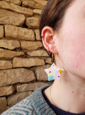 Boucles d'oreilles étoiles en pâte polymère de couleur pastel 2