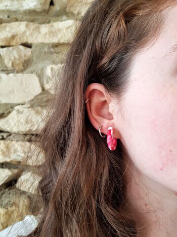 Boucles d'oreilles grandes créoles artistiques rouges, roses et blanches 2