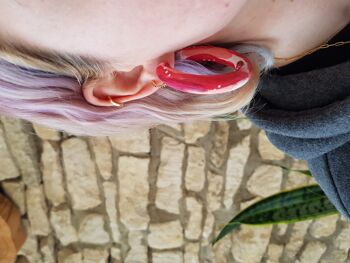 Boucles d'oreilles grandes créoles en pâte polymère rouge, rose et blanche 2