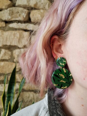 Boucles d'oreilles pendantes en pâte polymère ombrée verte, noire et feuille d'or 3