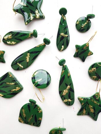 Boucles d'oreilles pendantes en pâte polymère ombrée verte, noire et feuille d'or 5