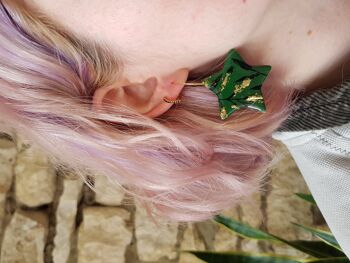 Boucles d'oreilles étoile en pâte polymère vert ombré, noir et feuille d'or 4