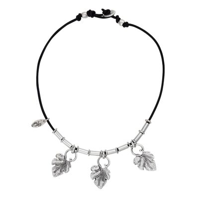 Collier en cuir avec pendentifs feuilles plaqué argent 40cm