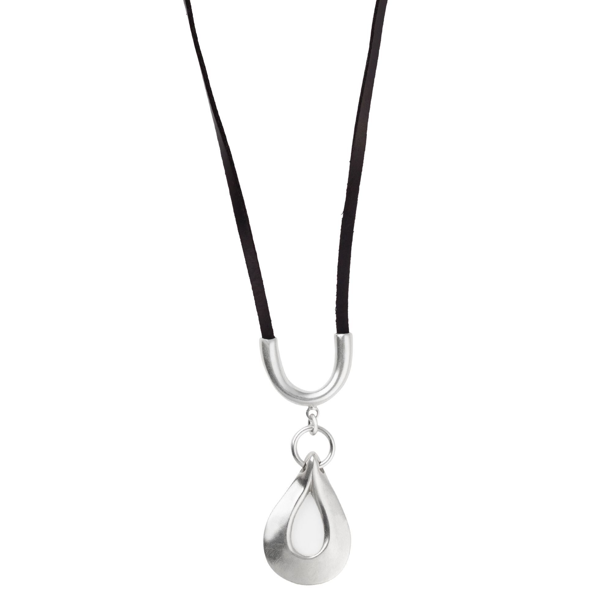 Collana lunga con goccia centrale in argento
