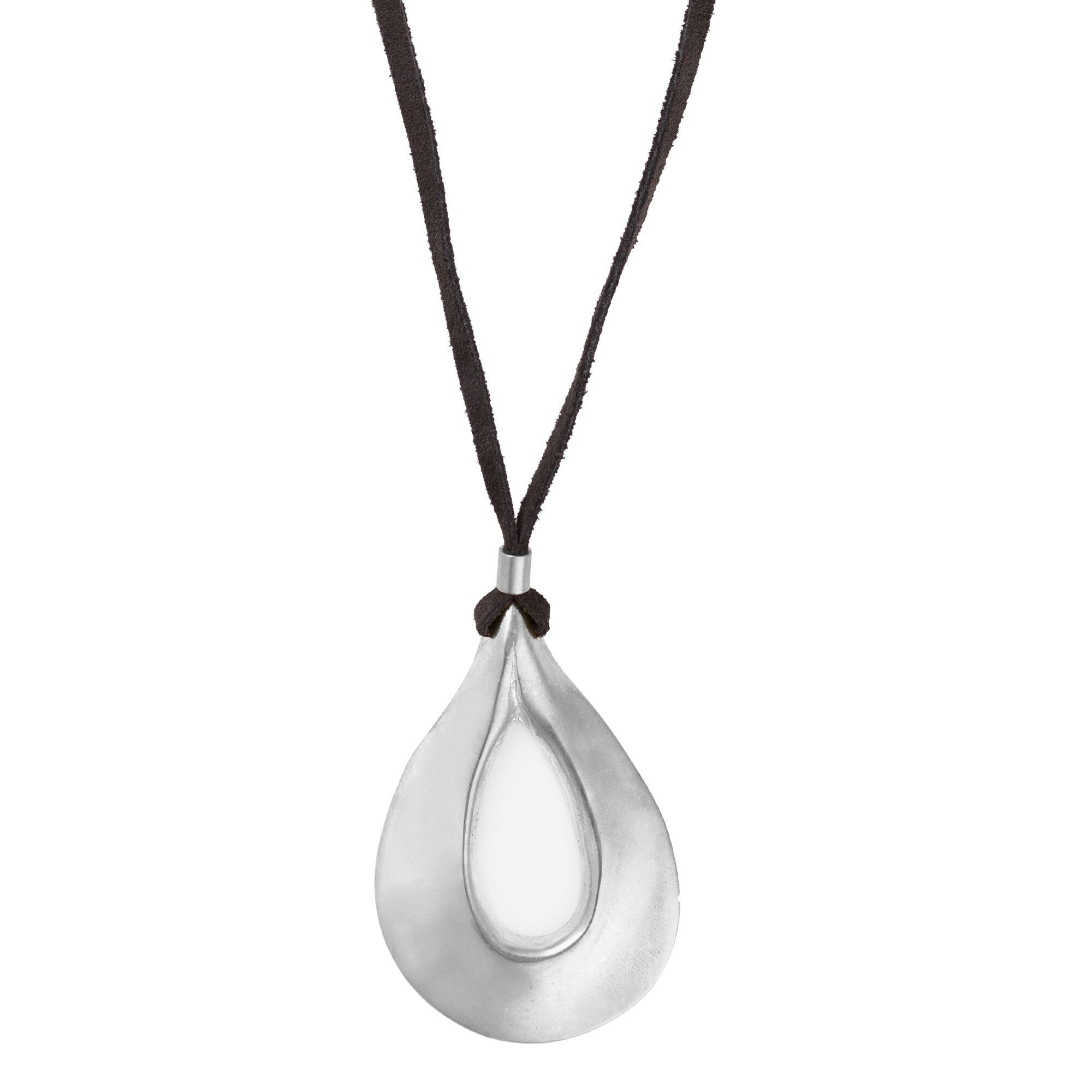 Collana lunga con grande goccia centrale in argento