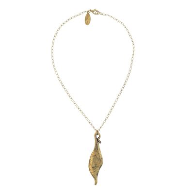 Golden chain necklace with leaf pendant