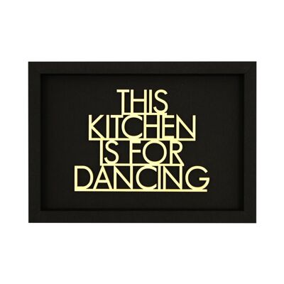 Esta cocina es para bailar - tarjeta con imágenes con letras de madera