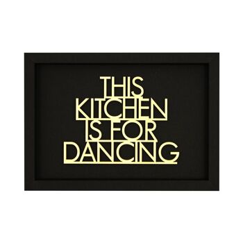 Cette cuisine est pour danser - carte illustrée lettrage en bois 1