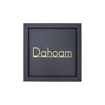 Dahoam - cartolina illustrata con scritta in legno