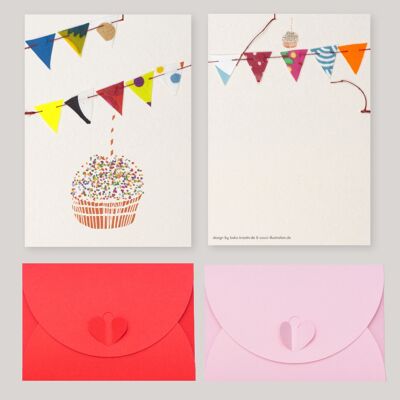 Ensemble: carte d'anniversaire avec chaîne de fanion et enveloppe-cadeau