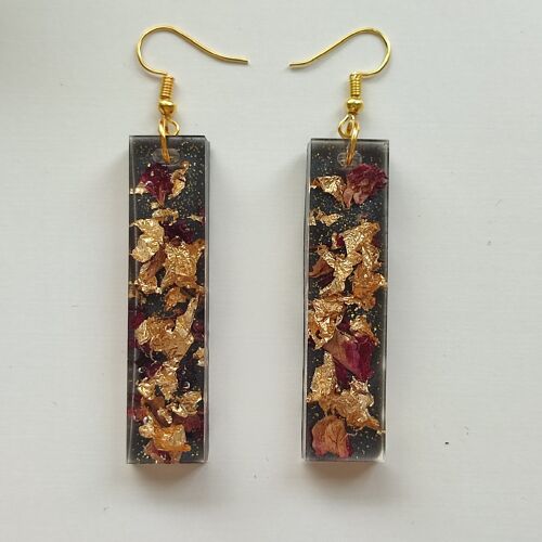 Earrings with dried flowers