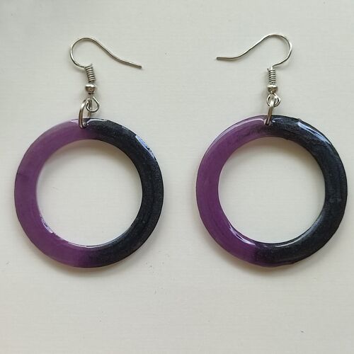 Earrings with black and purple colour