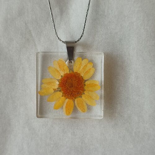 Necklace square with dried flower