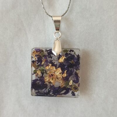 Necklace square with dried flowers