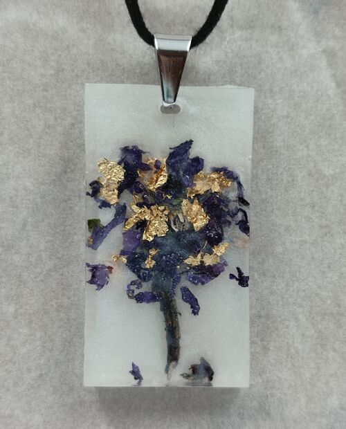 Necklace rectangle with dried flowers