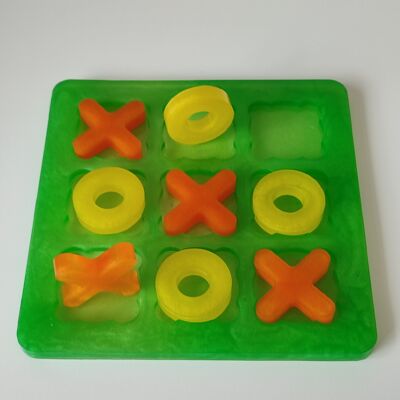 Tic Tac Toe game at green colour