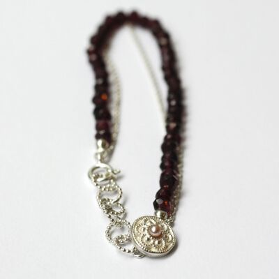 Zeeland bracelet with garnet and pink pearl