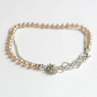Zeeland knot bracelet with pink pearls