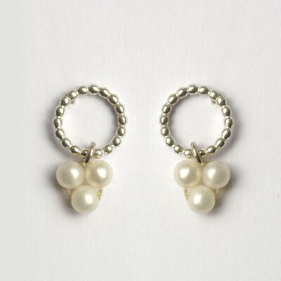orecchini di perle bianche