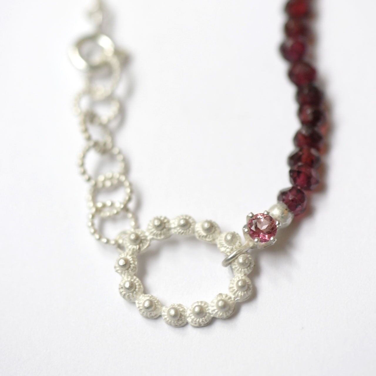 Zeeland necklace oval with garnet and topaz