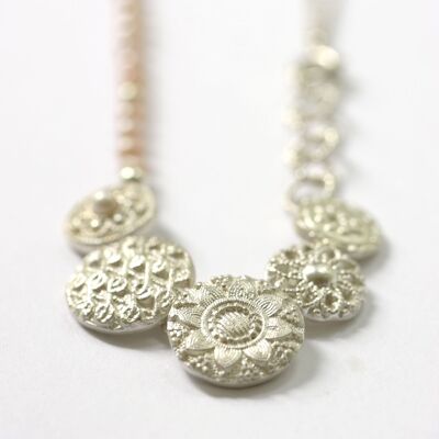 Zeeland necklace with 5 ornaments and pink pearls