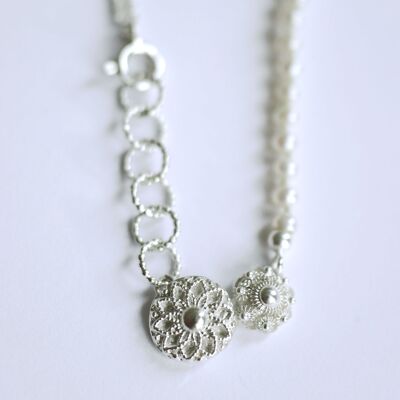 Collana Zeeland nodo stella in argento con perle bianche