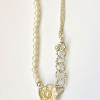 Zeeuwse ketting klein ornament met witte pareltjes