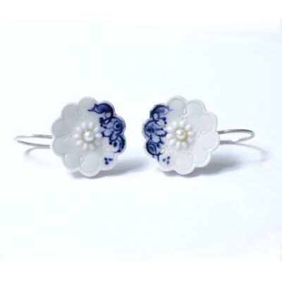 Boucles d'oreilles orge en porcelaine bleu de Delft avec perle blanche