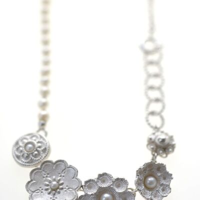 zeeuwse ketting met 5 ornamenten en witte parels