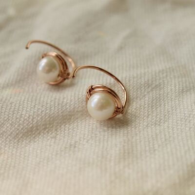 June birthstone. White pearl, freshwater. Huggie Rose gold earring