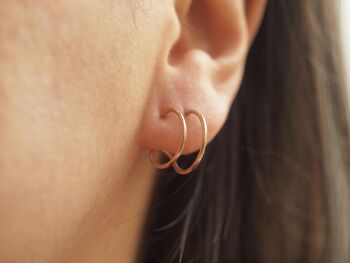 Huggie hoops deux boucles d’oreilles perçantes illusion stud 2