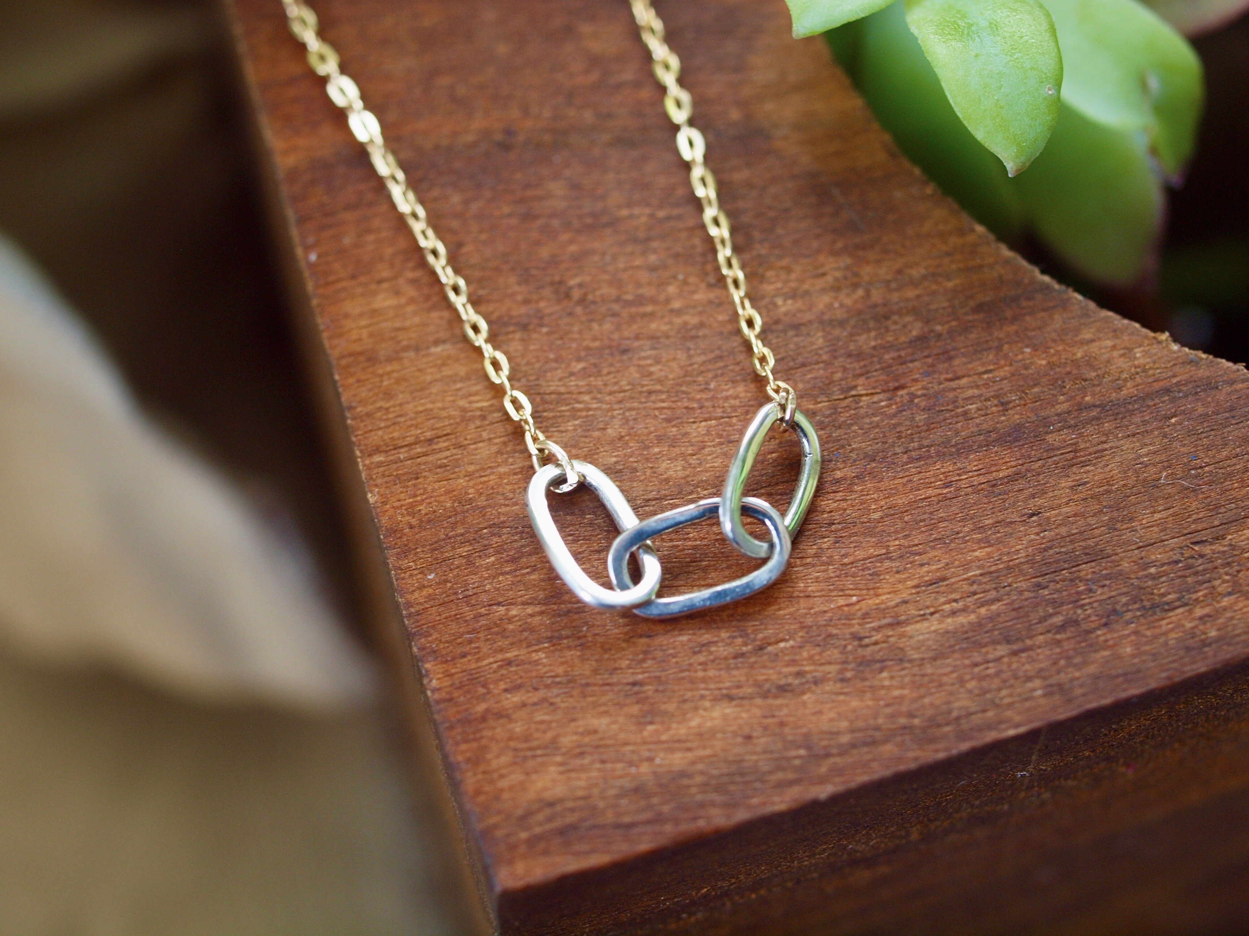 Drei-Ketten-Halskette, Mischung aus Sterling-Material und Gelbgold gefüllte kurze Halskette, zierliche tägliche Halskette