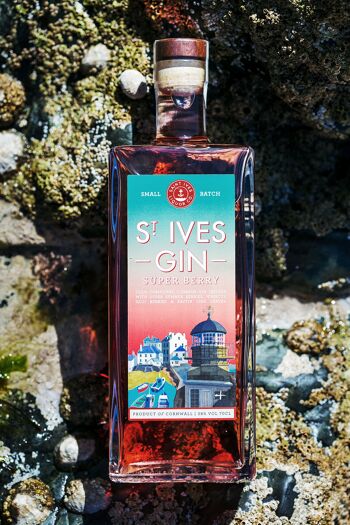 St Ives Gin Super Berry , 700ml 3
