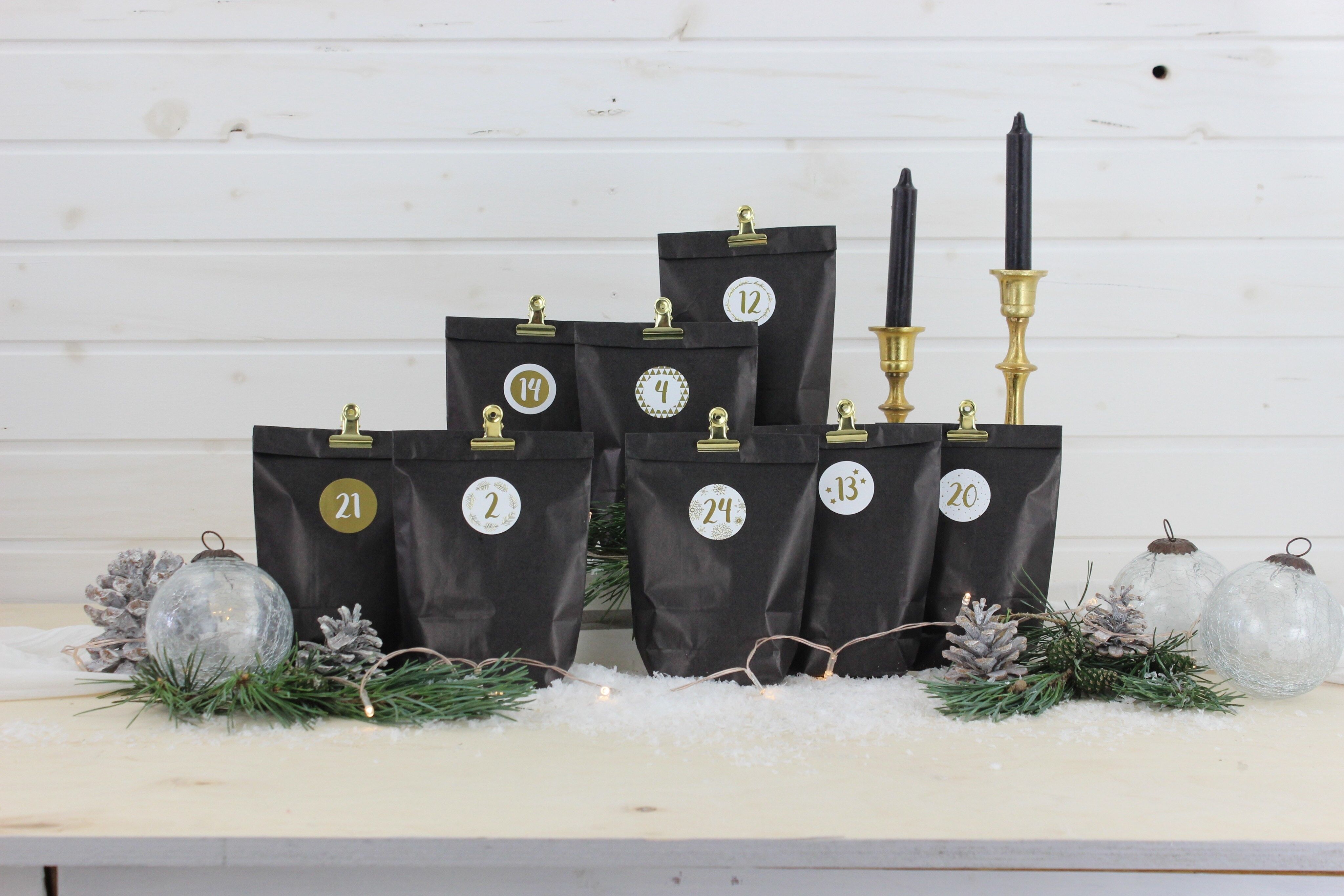 Extravagant Advent calendar to fill - with 24 black gift bags and 24 number stickers and clips - motif Elegance - for handicrafts and giving away - Christmas & Advent