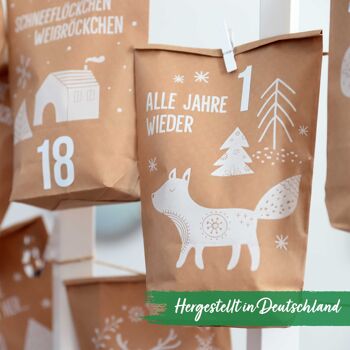 Calendrier de l'Avent extravagant à remplir - avec 24 sacs cadeaux marron et 24 autocollants et clips numérotés - motif animaux de la forêt blanc - pour l'artisanat et les cadeaux - Noël et l'Avent 4
