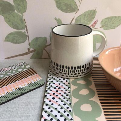 Set of 4 printed placemats Olive and pink pattern stripe