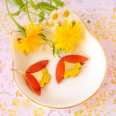 Orecchini fiore di ginkgo - terracotta e pelle gialla