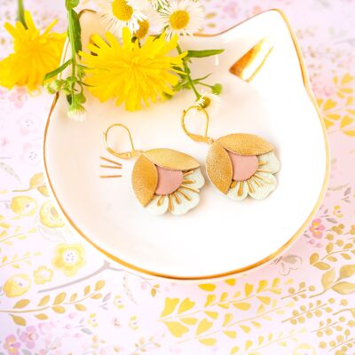 Boucles d'oreilles Fleur de Cerisier - cuir dore, rose et blanc