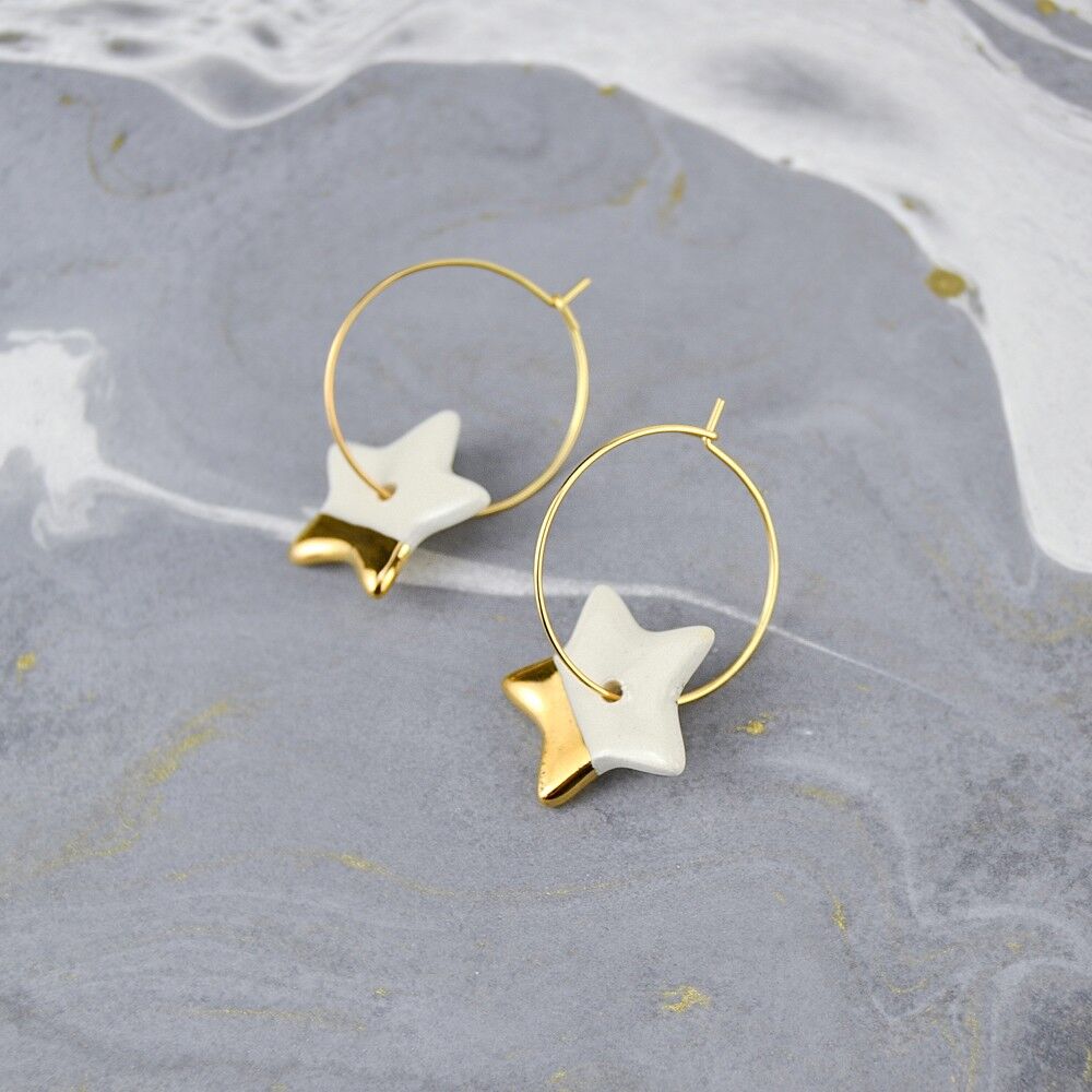 Orecchini a cerchio con stelline