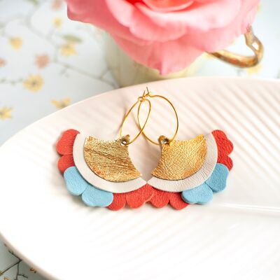 Cyan blue, coral, white and gold Eventail & Pétales hoop earrings