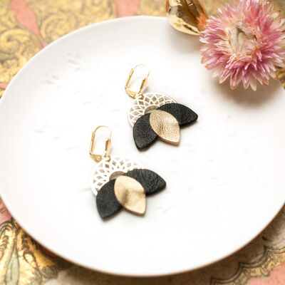 Rosace earrings in black and gold leather