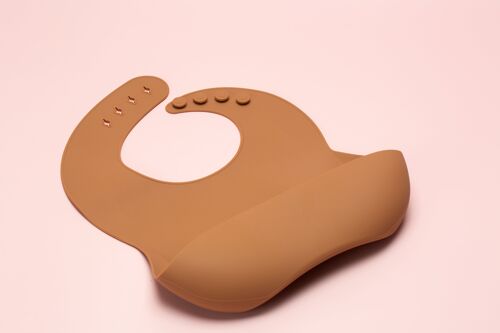the SCOOP: silicone bib in CLAY