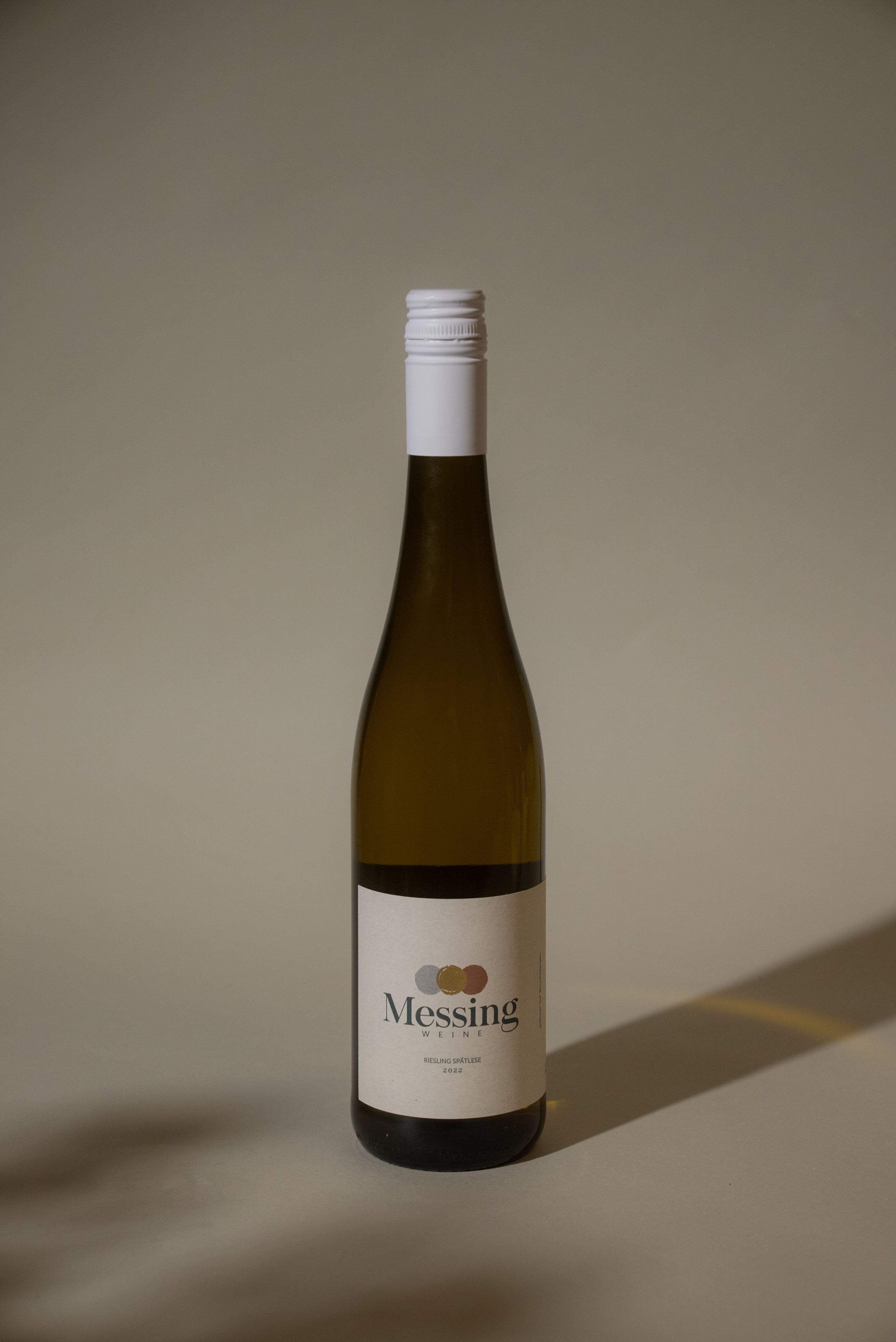 Vino bianco Müller-Thurgau in ottone