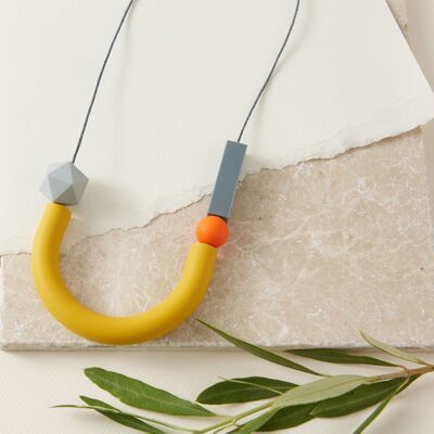 Senfgraue und orangefarbene Silikonkette | Geometrische Halskette | Statement-Halskette | Halskette für die Frau | Silikonperlen | Geschenk für sie