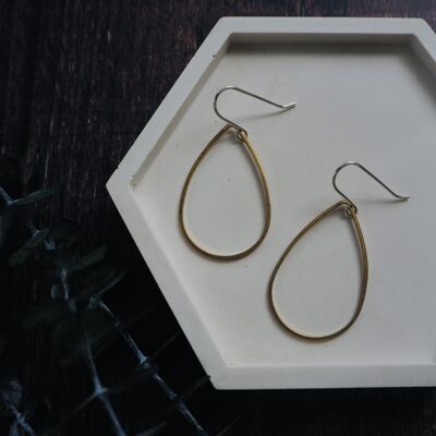 Medium Brass - Wire Teardrop