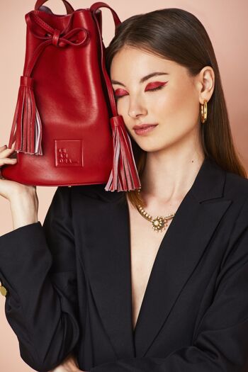 Sac en cuir rouge ou Bucket Bag avec poche amovible et pompons bicolores Leandra rouge écarlate 6