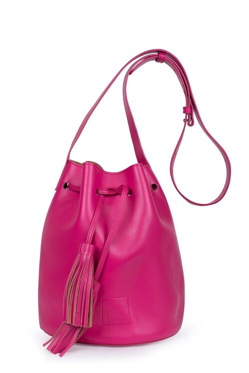 Bolso de piel tipo saco o Bucket Bag fucsia con bolsillo extraíble y borlas bicolor Leandra fuchsia