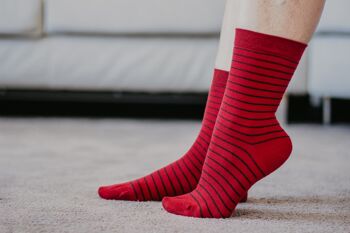 Chaussettes rouge rayées noire 5